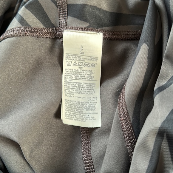 Old navy animal print leggings high waist double pockets powersoft go dry - Picture 5 of 5